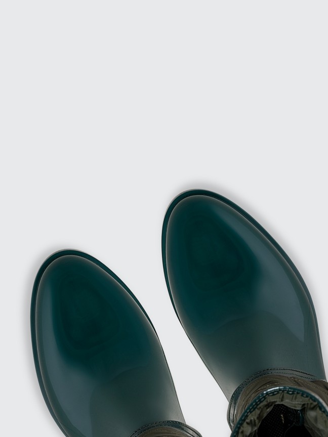 Hunt Dark Green