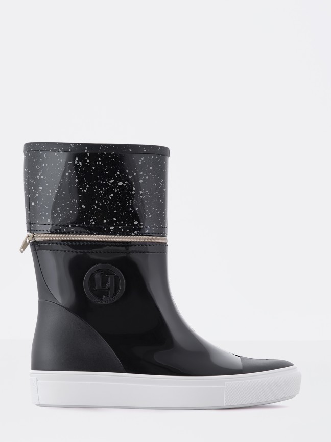 Dust Black