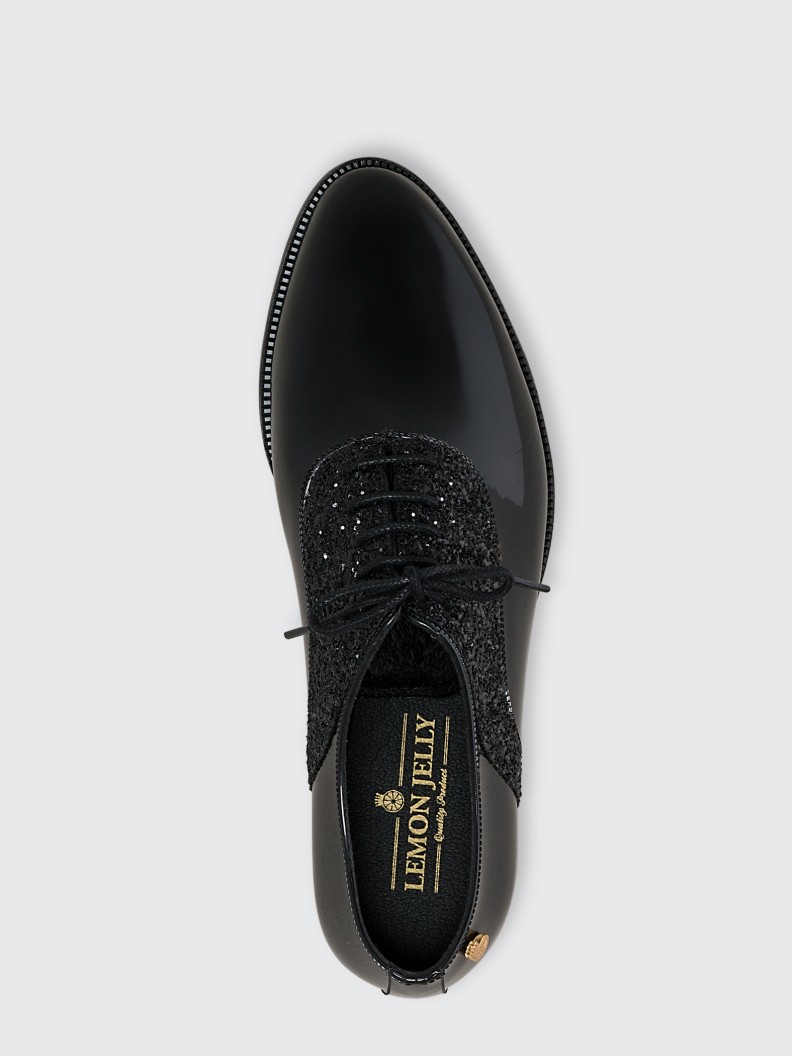 Tiara Black