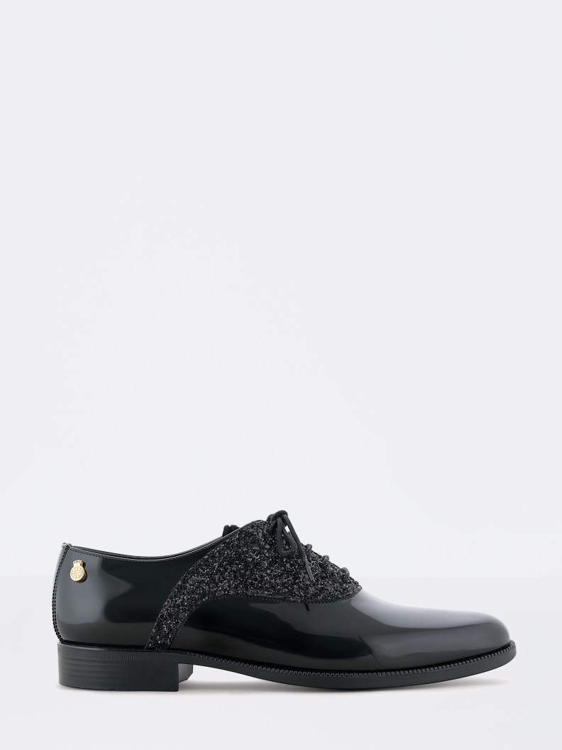 Tiara Black