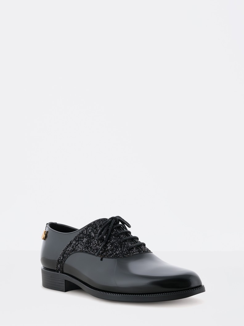 Tiara Black