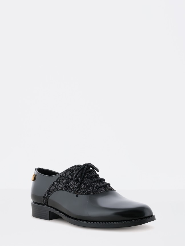Tiara Black