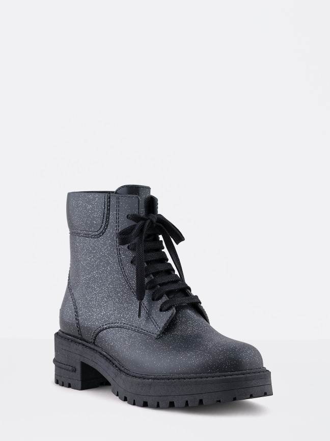 Isbel Black