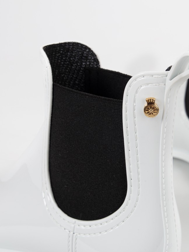 Pisa White