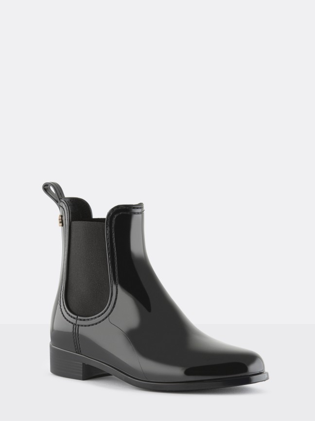 Comfy Black