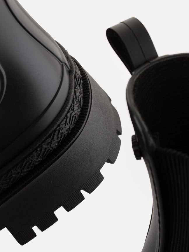 Everly Black