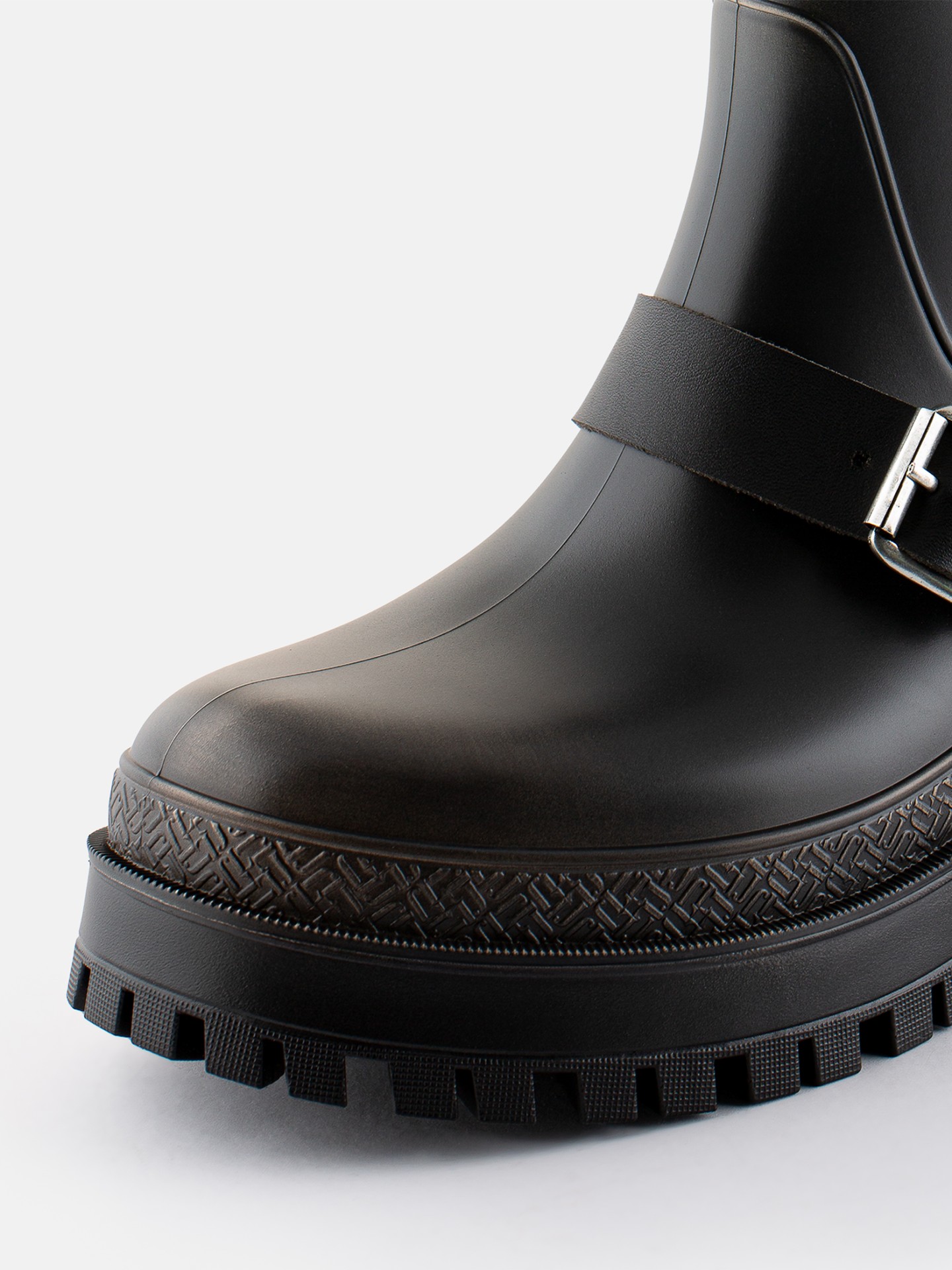 Kinley Black Distressed