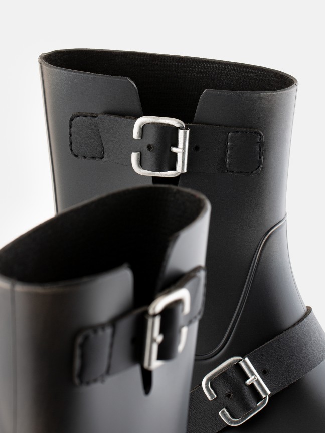 Kinley Black Distressed