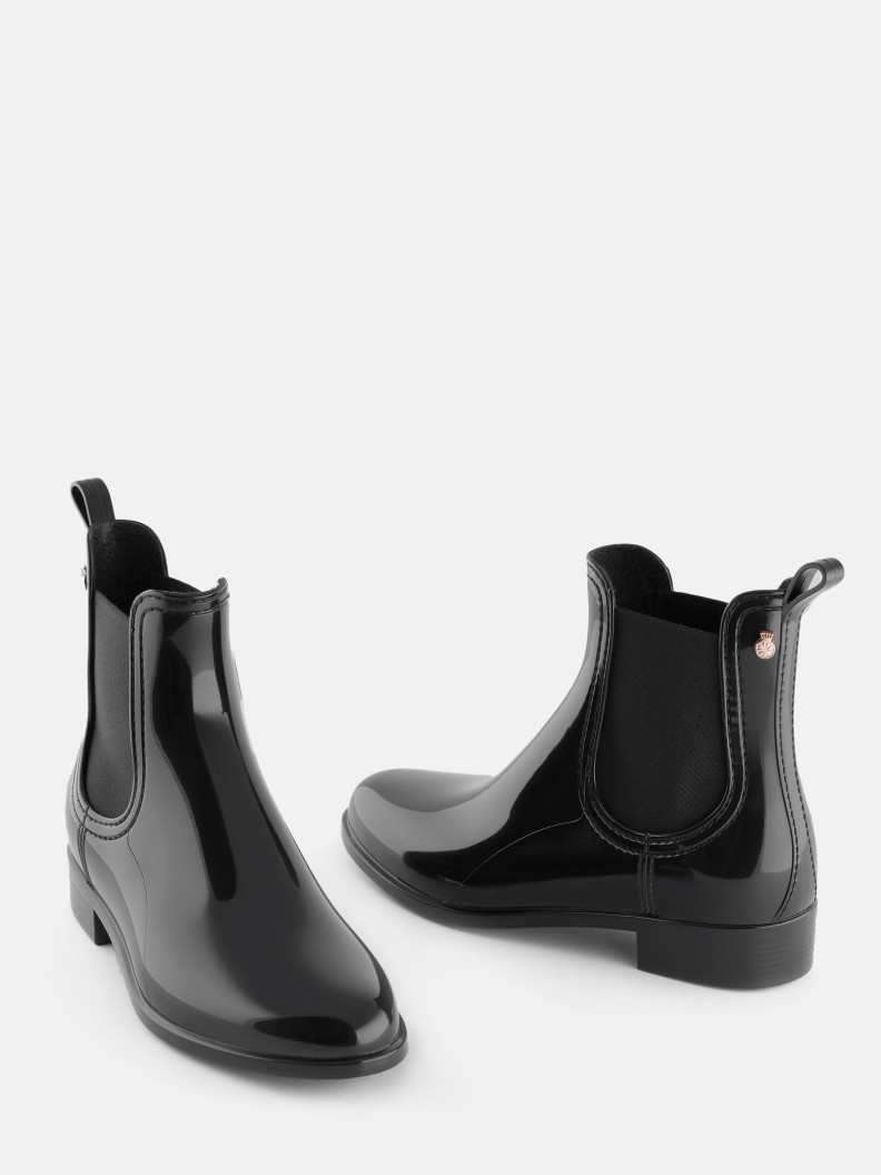 Comfy Black