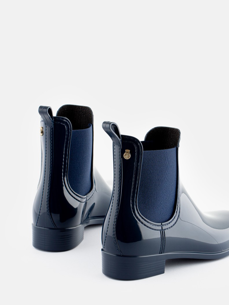 Comfy Naval