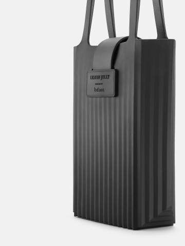 The First 100% Circular Handbag: Innovation and Sustainability