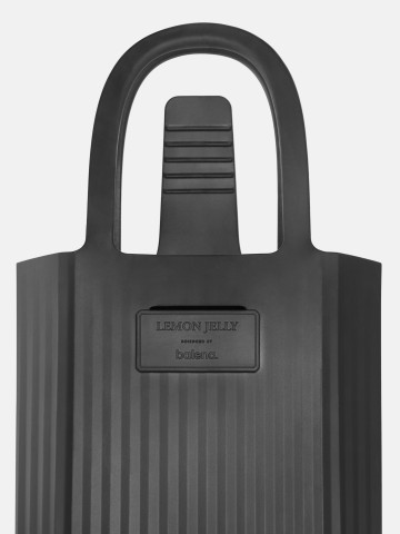 The First 100% Circular Handbag: Innovation and Sustainability