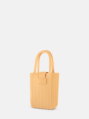 The First 100% Circular Handbag: Innovation and Sustainability