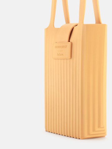 The First 100% Circular Handbag: Innovation and Sustainability