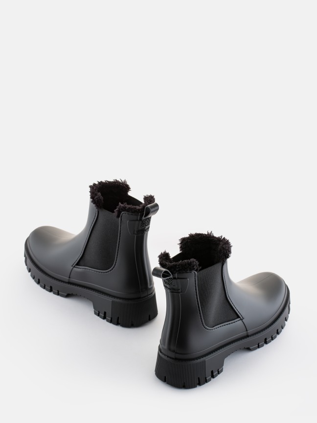 Wren Black