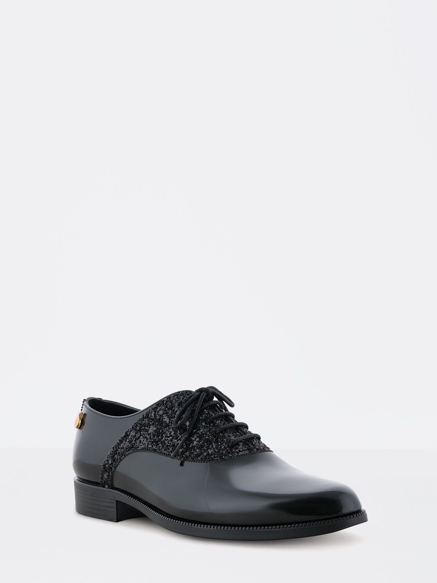 Tiara Black