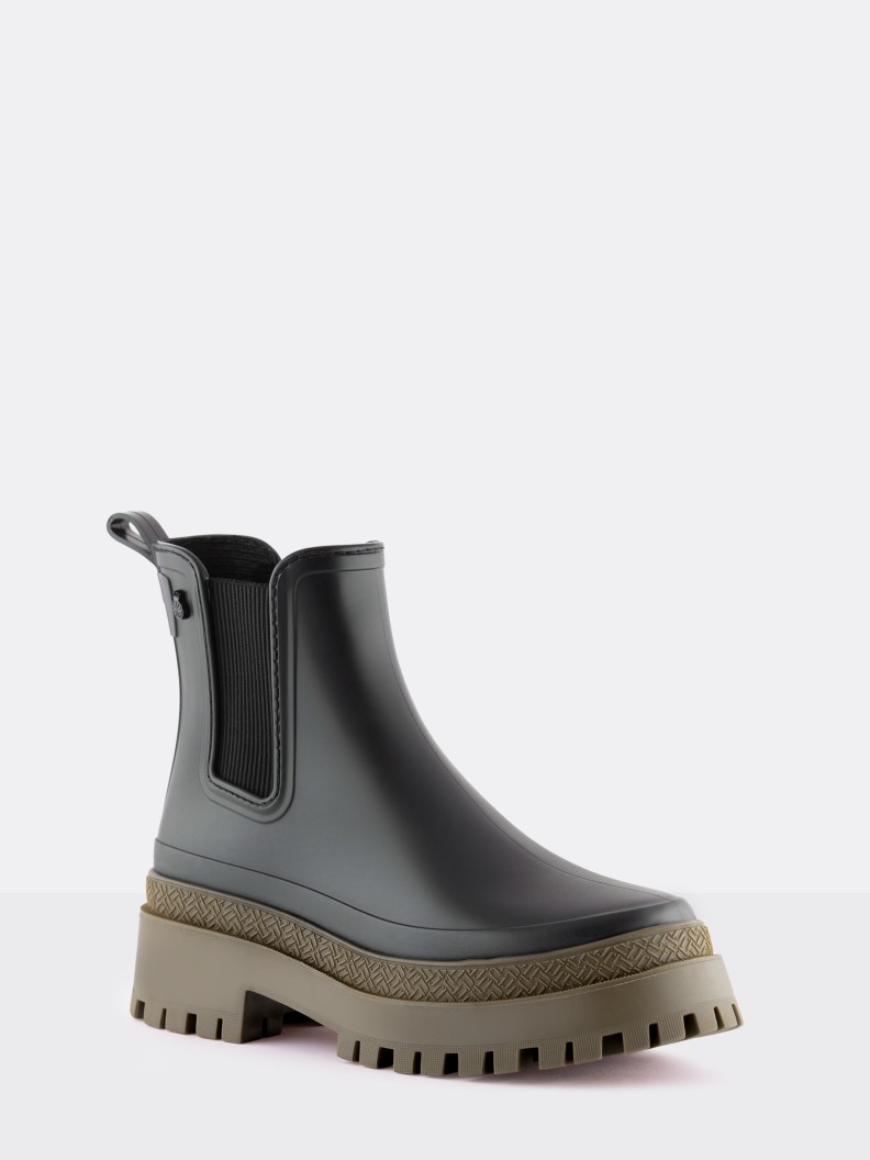 Everly Olive