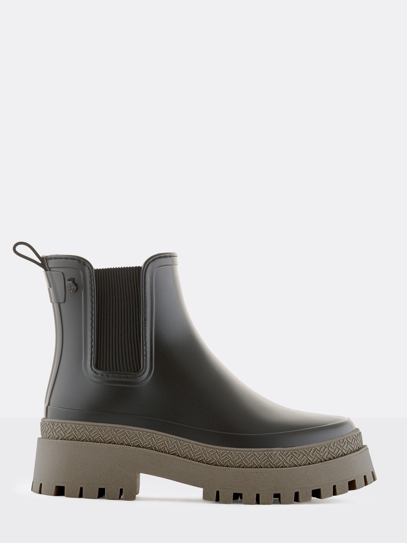 Everly Olive