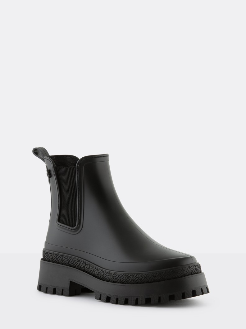 Everly Black