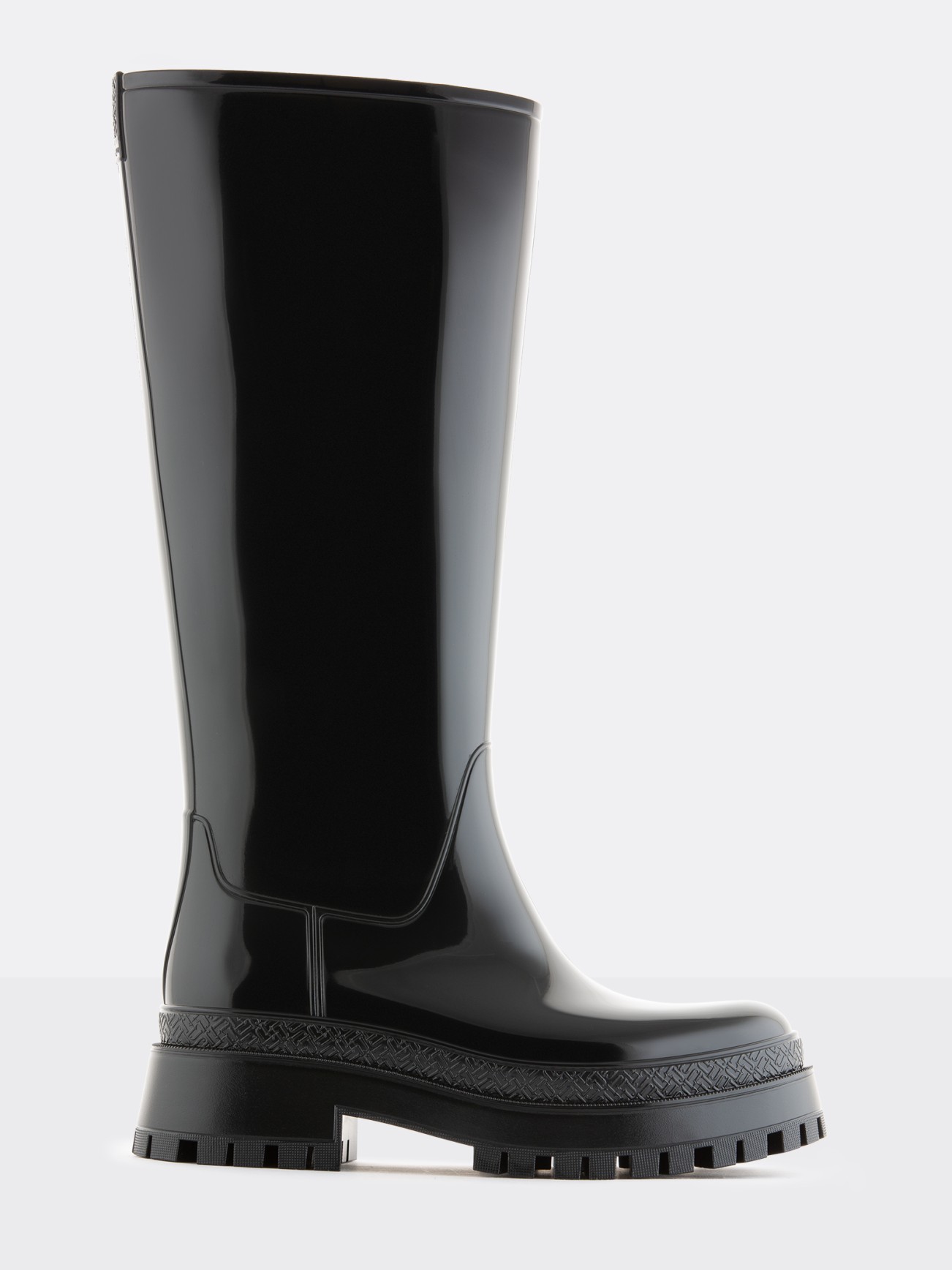 Artemis Black