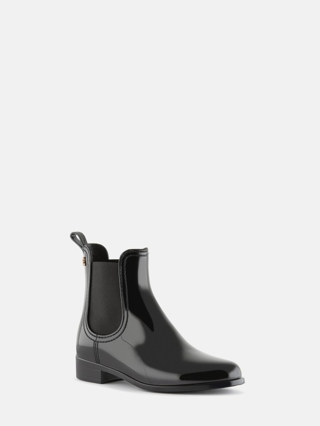 Comfy Black