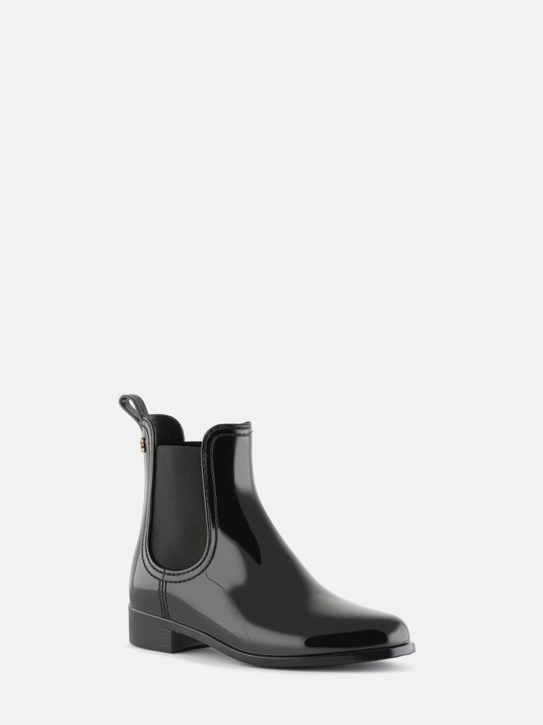 Comfy Black