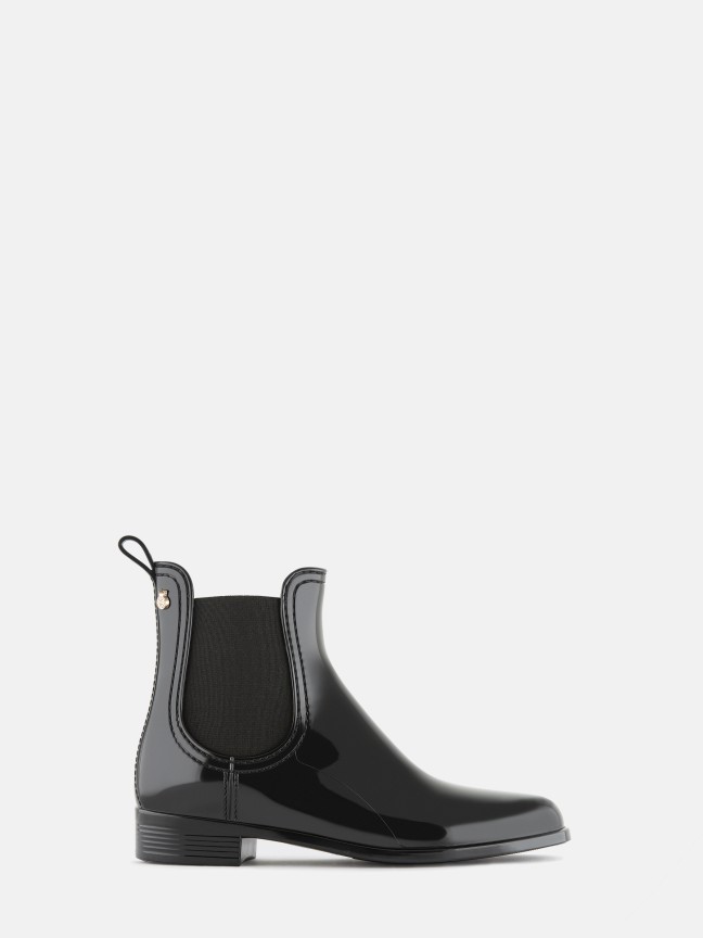 Comfy Black