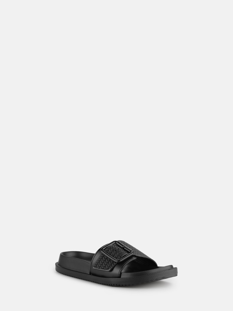 Zelie Black
